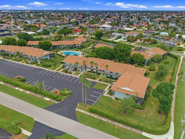 27 Greenbrier ST 109, Marco Island, FL 34145