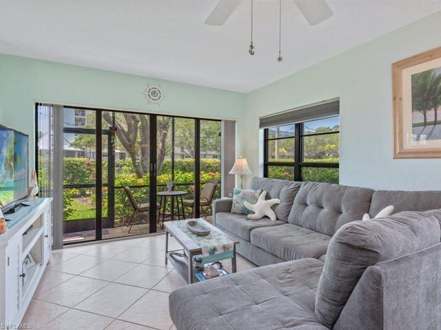 27 Greenbrier ST 109, Marco Island, FL 34145