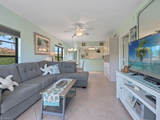 27 Greenbrier ST 109, Marco Island, FL 34145