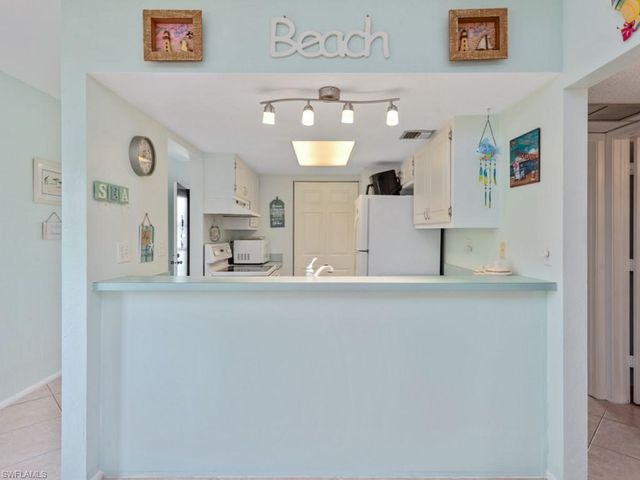 27 Greenbrier ST 109, Marco Island, FL 34145