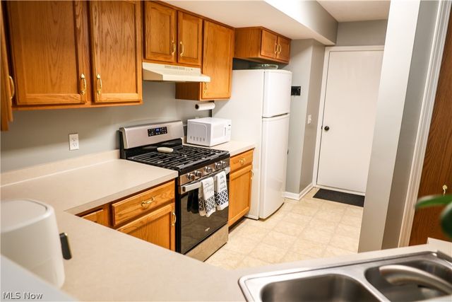 2146 Stonehenge Circle, Akron, OH 44319