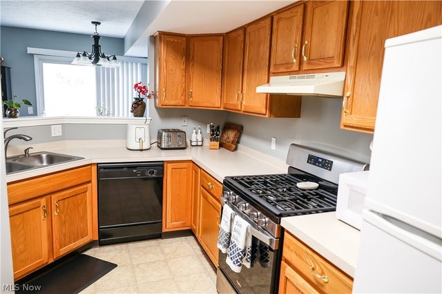 2146 Stonehenge Circle, Akron, OH 44319