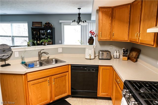 2146 Stonehenge Circle, Akron, OH 44319