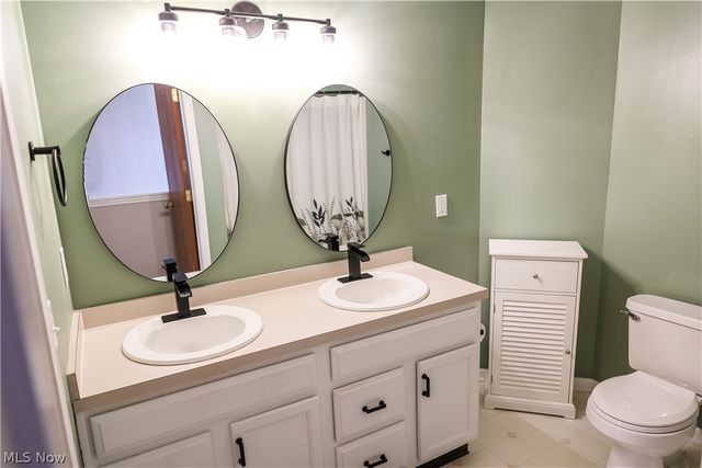 2146 Stonehenge Circle, Akron, OH 44319