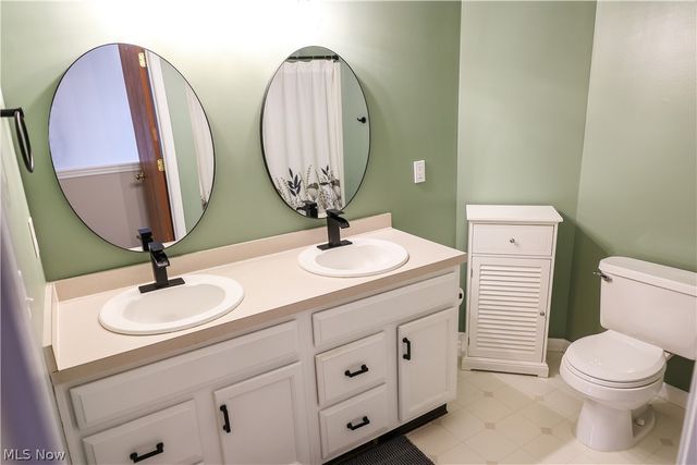 2146 Stonehenge Circle, Akron, OH 44319