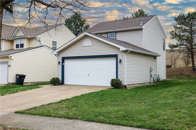 2146 Stonehenge Circle, Akron, OH 44319