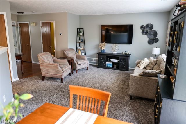 2146 Stonehenge Circle, Akron, OH 44319