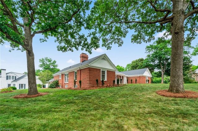 1001 Country Club Drive, High Point, NC 27262