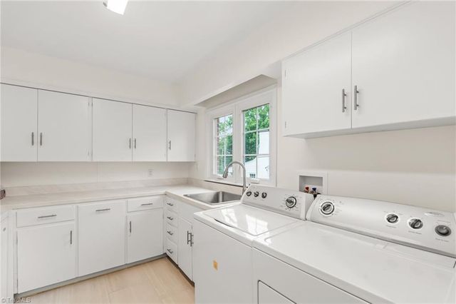 1001 Country Club Drive, High Point, NC 27262