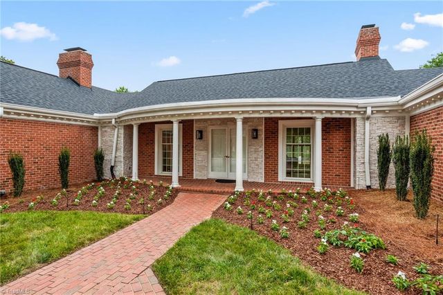 1001 Country Club Drive, High Point, NC 27262