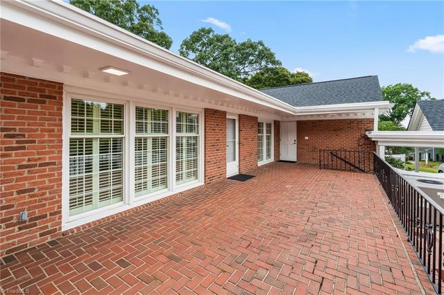 1001 Country Club Drive, High Point, NC 27262