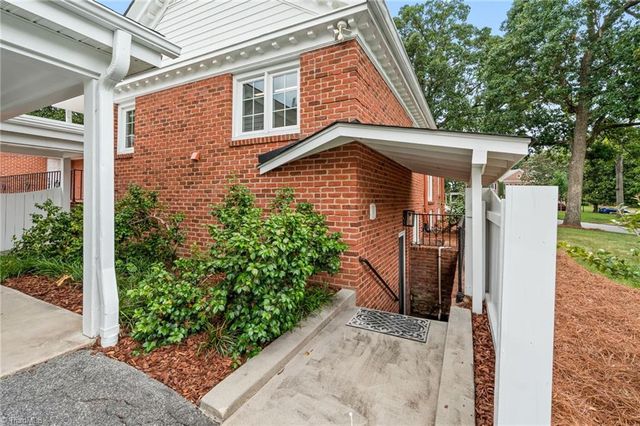 1001 Country Club Drive, High Point, NC 27262