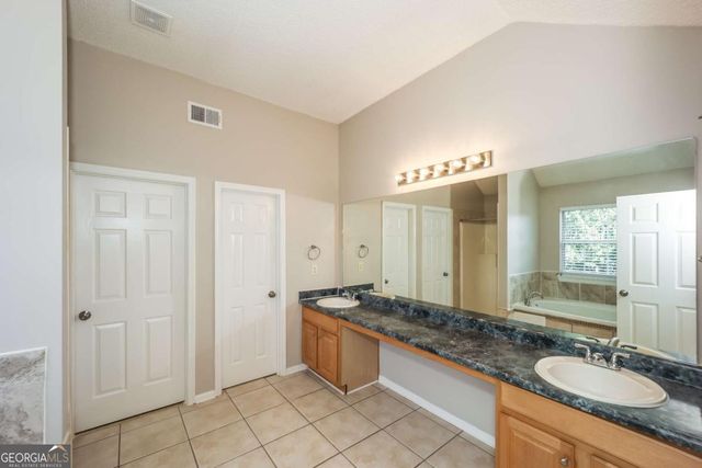 5176 Round Table Drive, Ellenwood, GA 30294