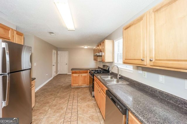 5176 Round Table Drive, Ellenwood, GA 30294