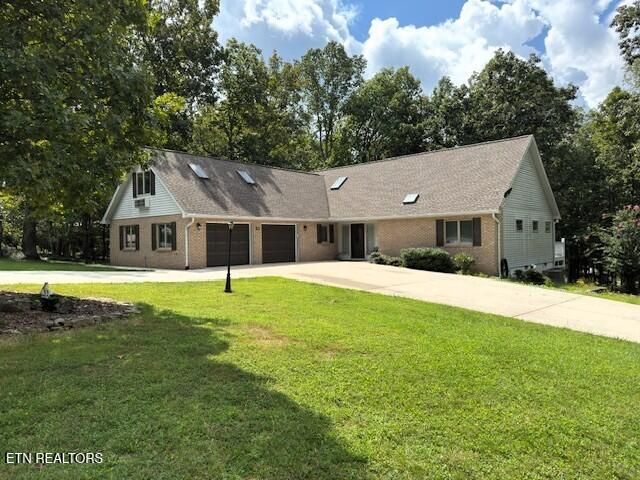 21 Rolling Green Court, Crossville, TN 38558
