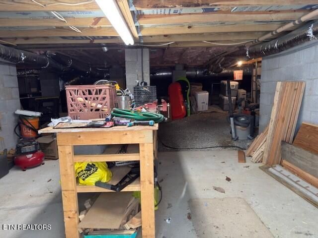 21 Rolling Green Court, Crossville, TN 38558