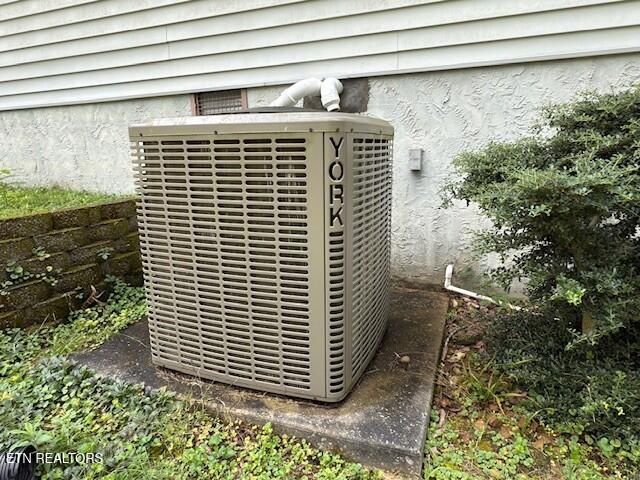 21 Rolling Green Court, Crossville, TN 38558