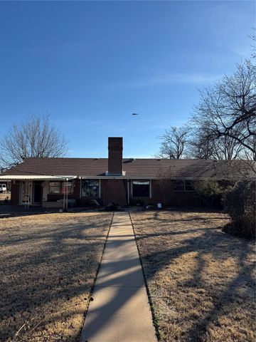 1006 W 15th Street, Quanah, TX 79252