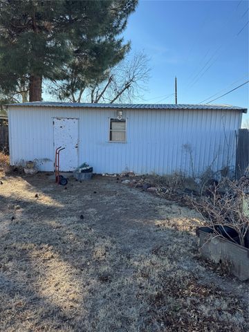 1006 W 15th Street, Quanah, TX 79252