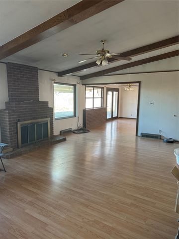 1006 W 15th Street, Quanah, TX 79252