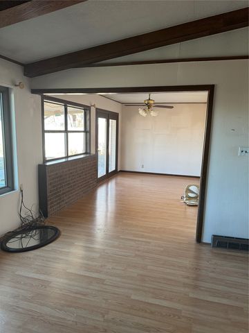 1006 W 15th Street, Quanah, TX 79252