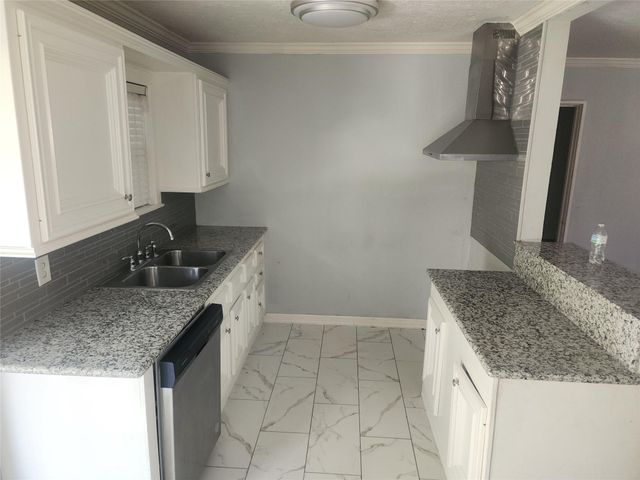 8159 Redfern Drive, Houston, TX 77033