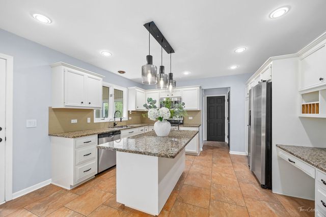 560 Boardman Circle, Bolingbrook, IL 60440