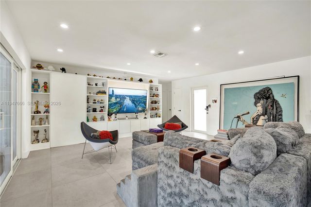 21015 NE 19th Ct, Miami, FL 33179