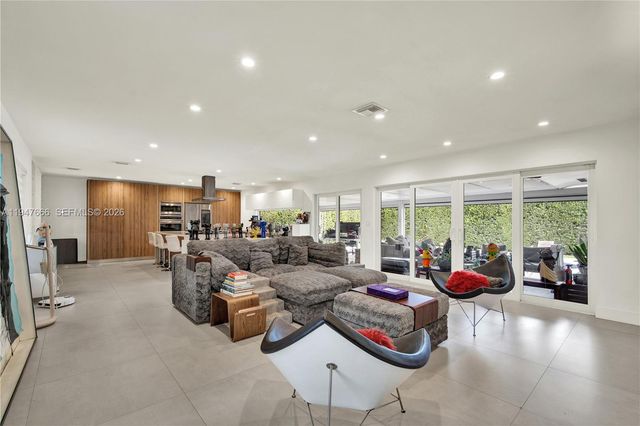 21015 NE 19th Ct, Miami, FL 33179