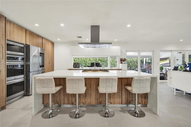 21015 NE 19th Ct, Miami, FL 33179