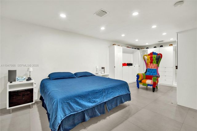 21015 NE 19th Ct, Miami, FL 33179