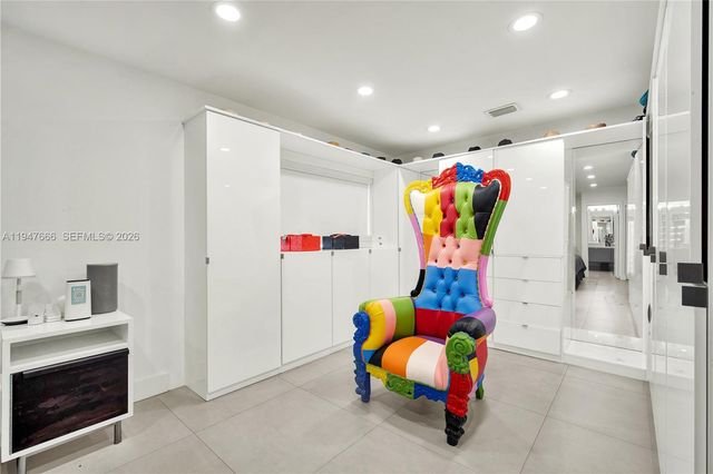 21015 NE 19th Ct, Miami, FL 33179