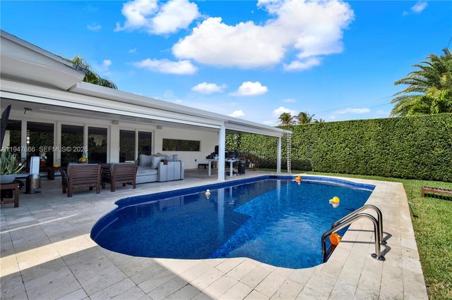 21015 NE 19th Ct, Miami, FL 33179