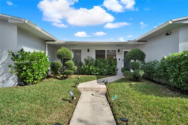 21015 NE 19th Ct, Miami, FL 33179