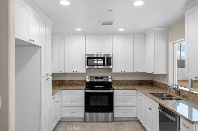 15056 Coalinga, Victorville, CA 92392