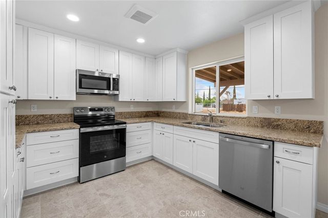 15056 Coalinga, Victorville, CA 92392