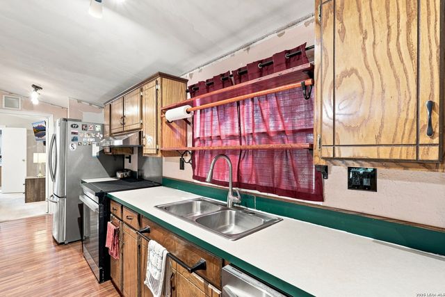 360 BRANDON WAY, Poteet, TX 78065