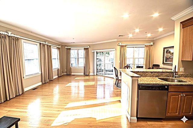 1 Lenox St 102, Norwood, MA 02062