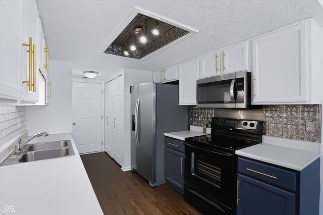 7533 Castleton Farms West Drive, Indianapolis, IN 46256