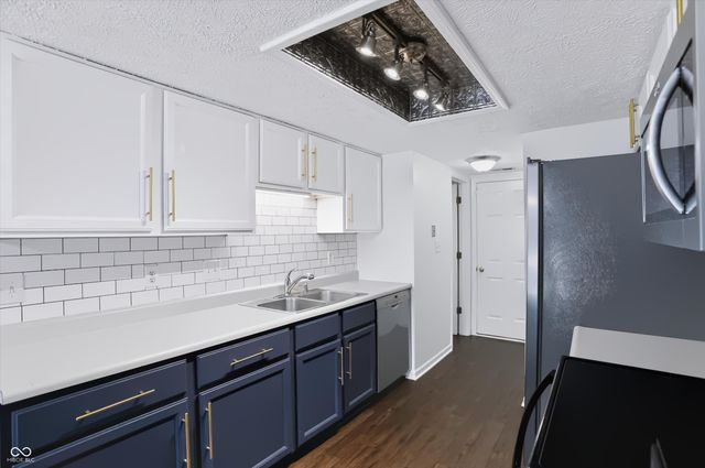 7533 Castleton Farms West Drive, Indianapolis, IN 46256