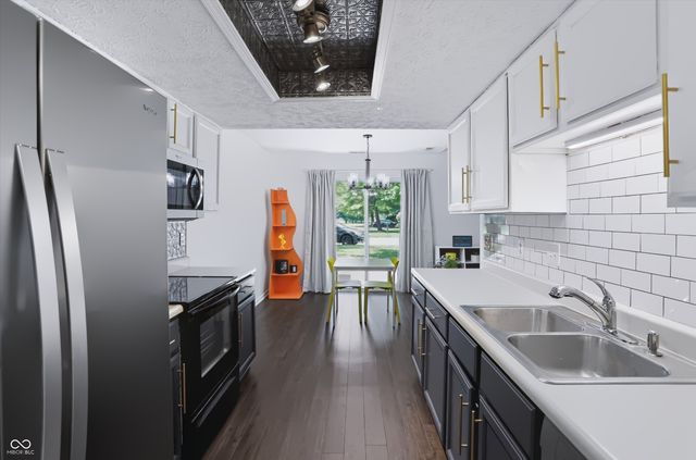 7533 Castleton Farms West Drive, Indianapolis, IN 46256