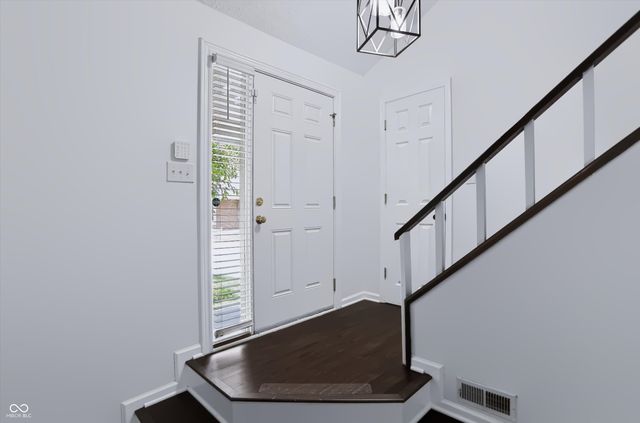 7533 Castleton Farms West Drive, Indianapolis, IN 46256