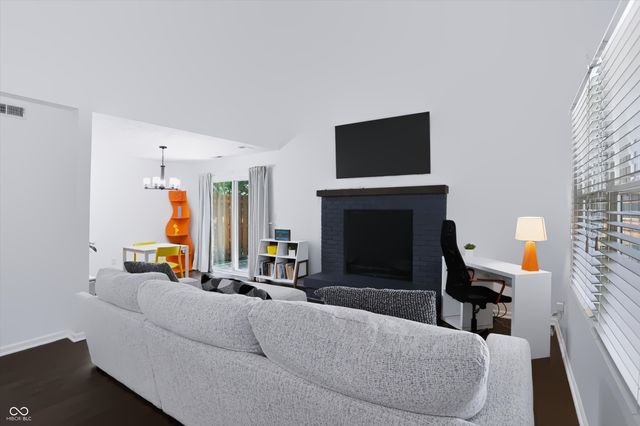 7533 Castleton Farms West Drive, Indianapolis, IN 46256
