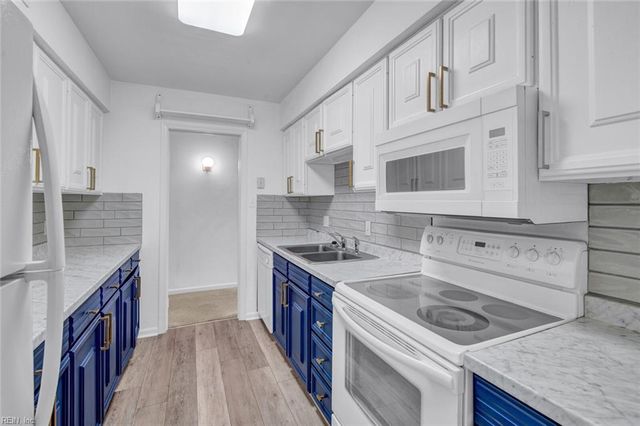 376 Merrimac Trl Unit 124, Williamsburg, VA 23185