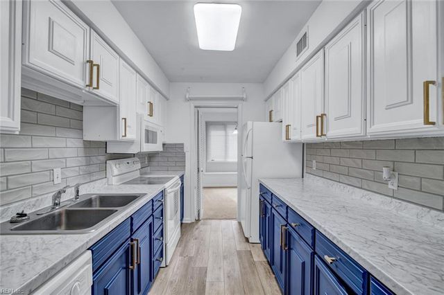 376 Merrimac Trl Unit 124, Williamsburg, VA 23185