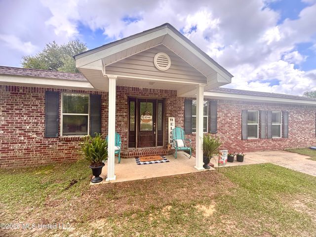 1352 Rock Ranch Road, Carriere, MS 39426