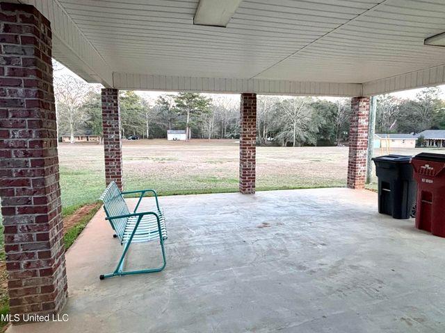 1352 Rock Ranch Road, Carriere, MS 39426