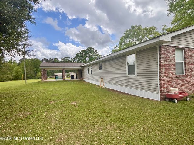 1352 Rock Ranch Road, Carriere, MS 39426