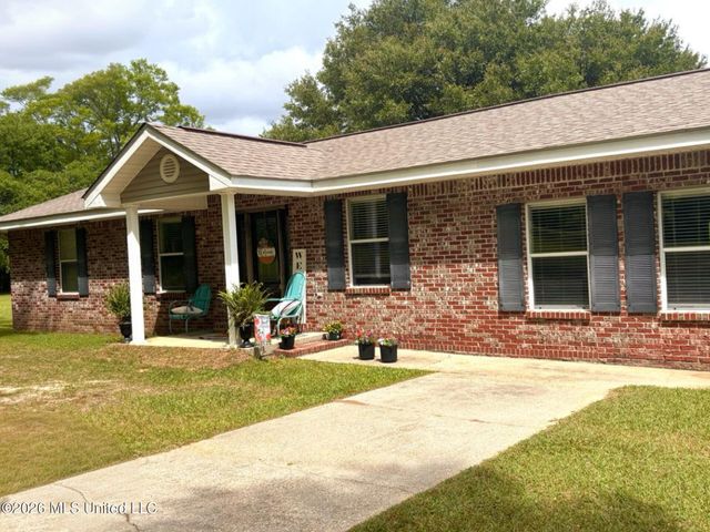 1352 Rock Ranch Road, Carriere, MS 39426