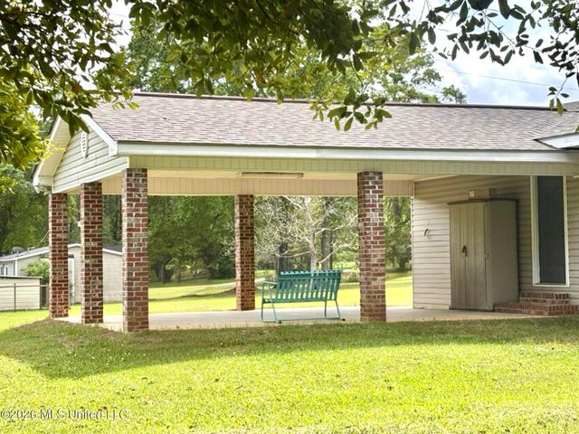 1352 Rock Ranch Road, Carriere, MS 39426